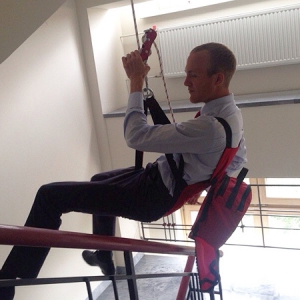 Устройство канатно-спускное пожарное с ручной регулировкой скорости спуска (УКСПр) Спасмиг 30 м