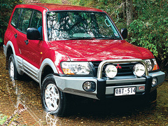 Передний силовой бампер Sahara для Mitsubishi Pajero GLS и для GL/GLX с заводскими фендерами ARB